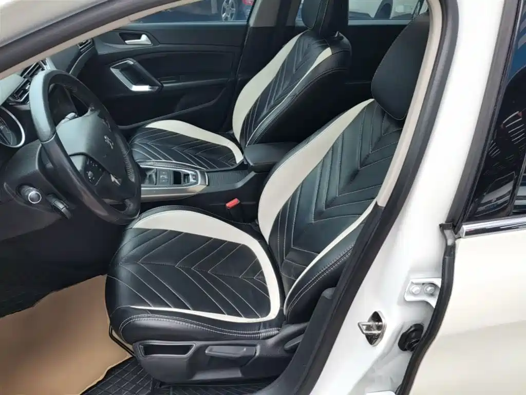 Peugeot 408 2015 Model 1.2T Automatic Luxury Edition фото 15