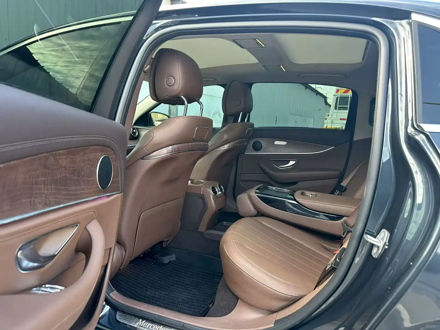 Mercedes-Benz E-Class 2017 E 300 L Luxury фото 6