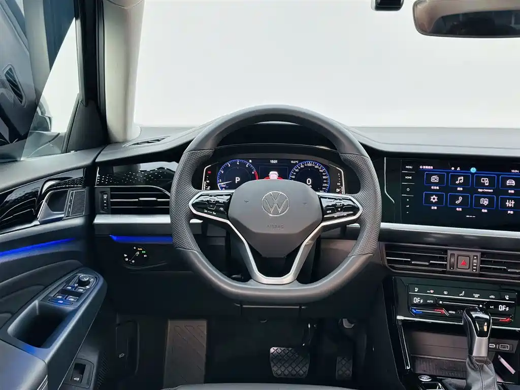 Volkswagen Passat 2023 Facelift 380TSI Luxury Edition фото 17