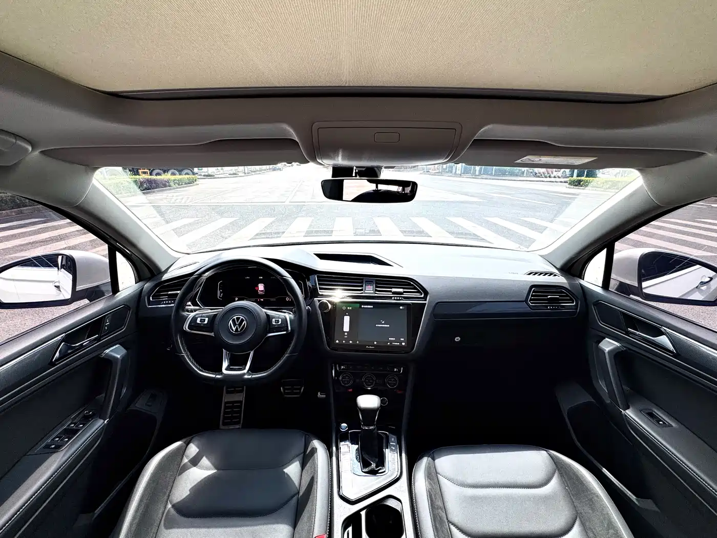 Volkswagen Tiguan L 2021 330TSI Automatic 2WD R-Line Premium фото 6