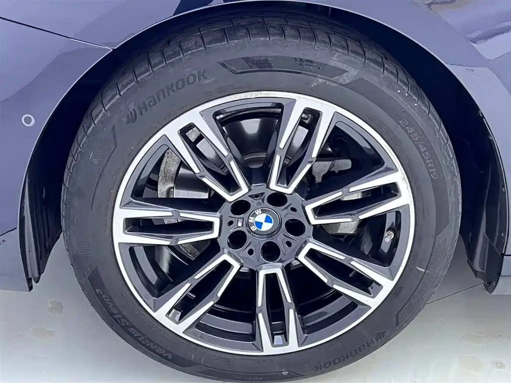 BMW 5 Series 2025 525Li M Sport Package фото 12