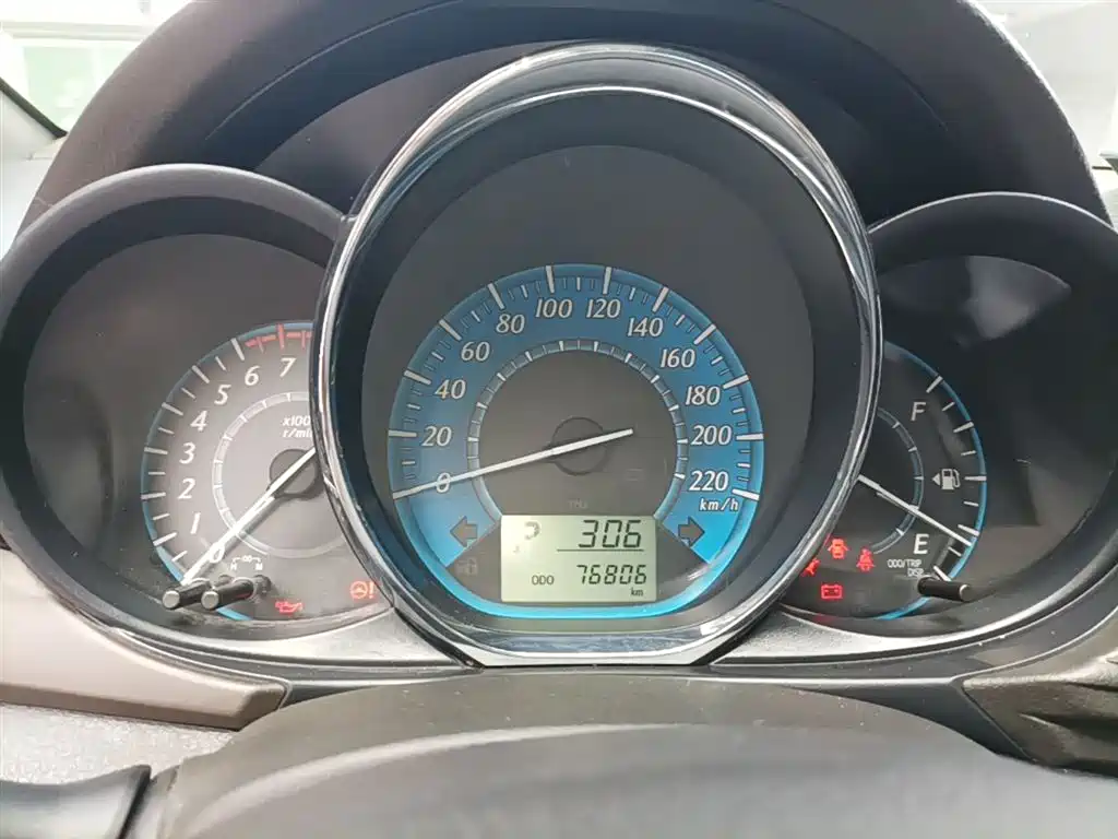 Toyota YARiS L Zhi Xuan 2015 1.5E Auto Charming Edition фото 12