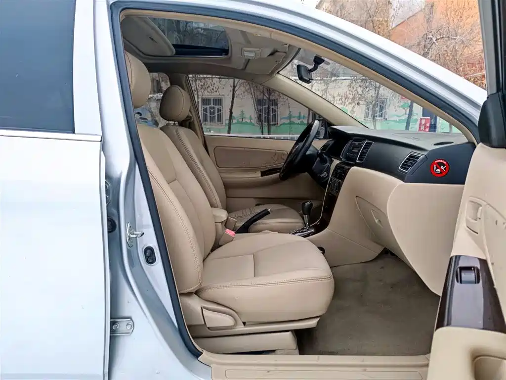 Toyota Corolla 2013 1.6L Automatic Luxury фото 8