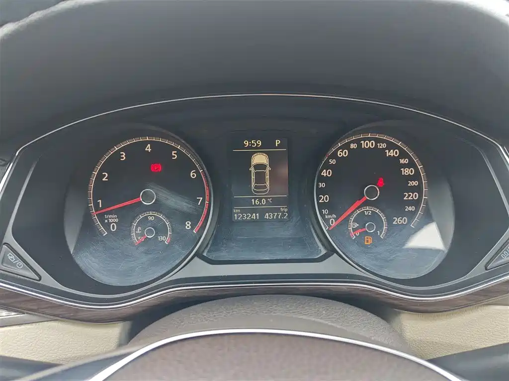 Volkswagen Passat 2016 280TSI DSG Honor Edition фото 12