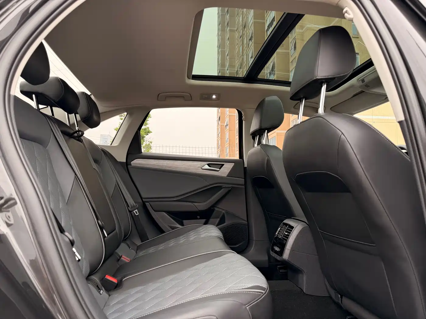 Volkswagen Sagitar 2023 300TSI DSG Surpassing Edition фото 25
