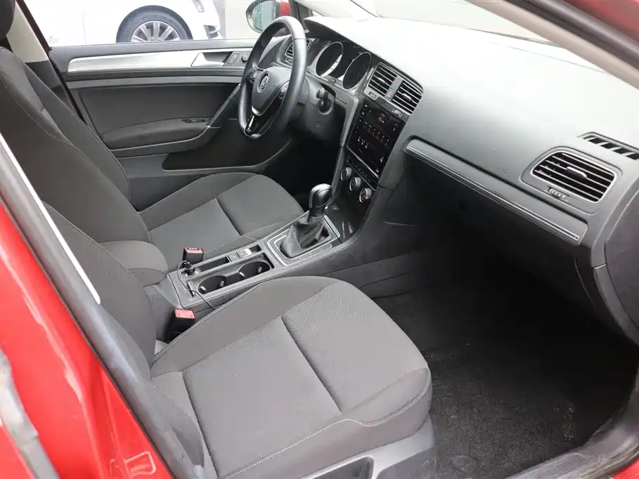 Volkswagen Golf 2020 200TSI DSG Comfort Progressive Edition фото 14