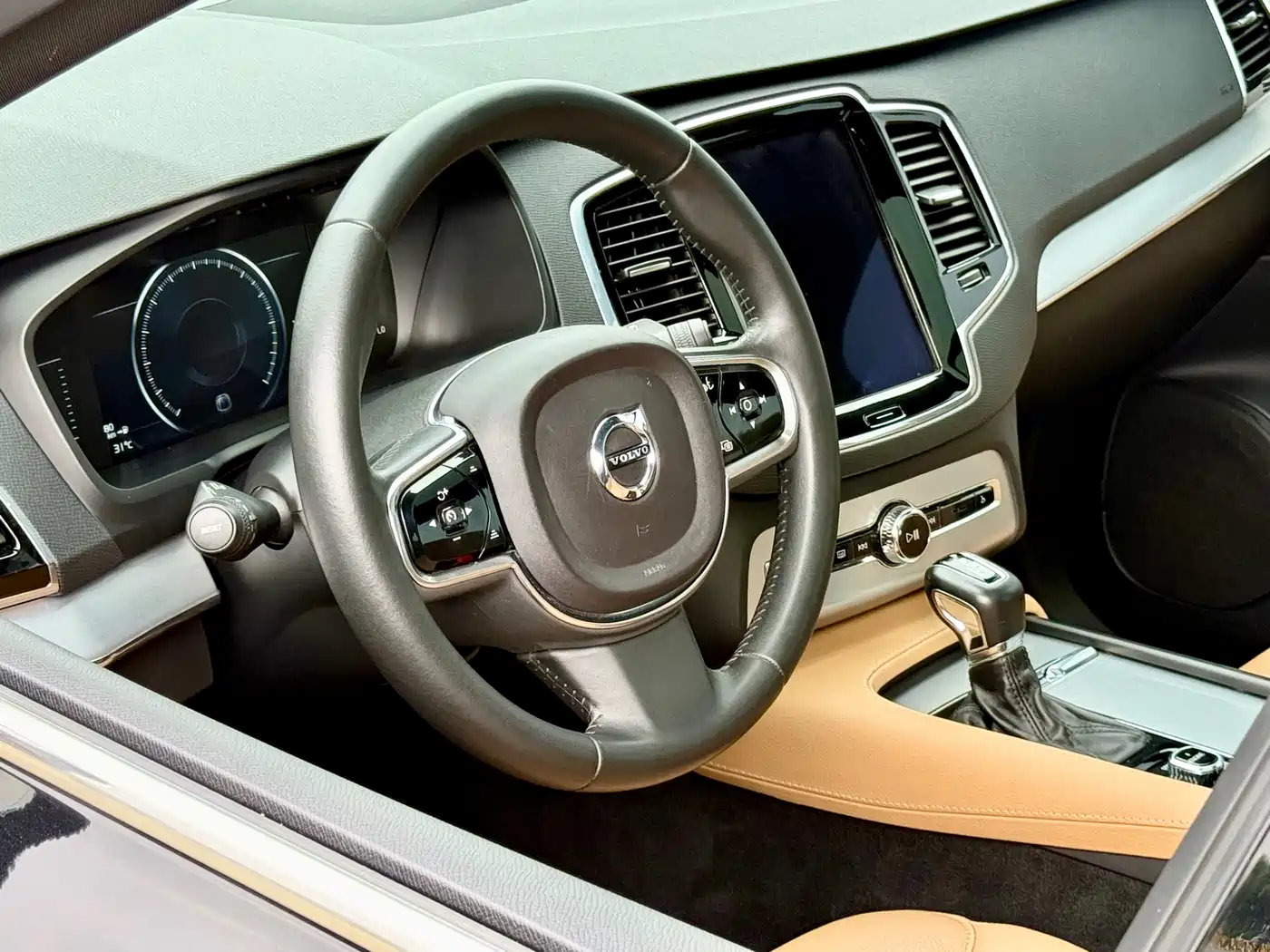 VOLVO XC90