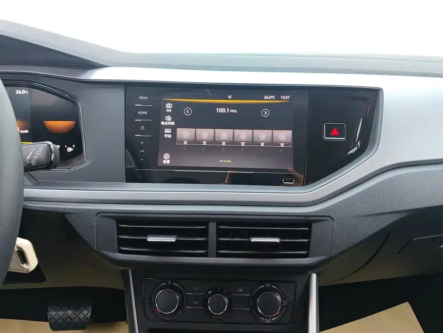 VOLKSWAGEN POLO
