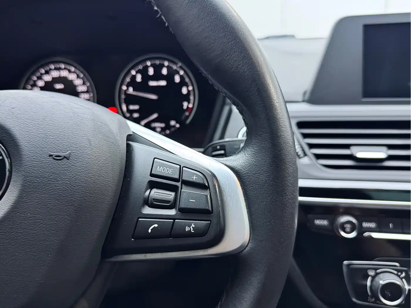 BMW 1 Series 2018 118i Sport Edition фото 19