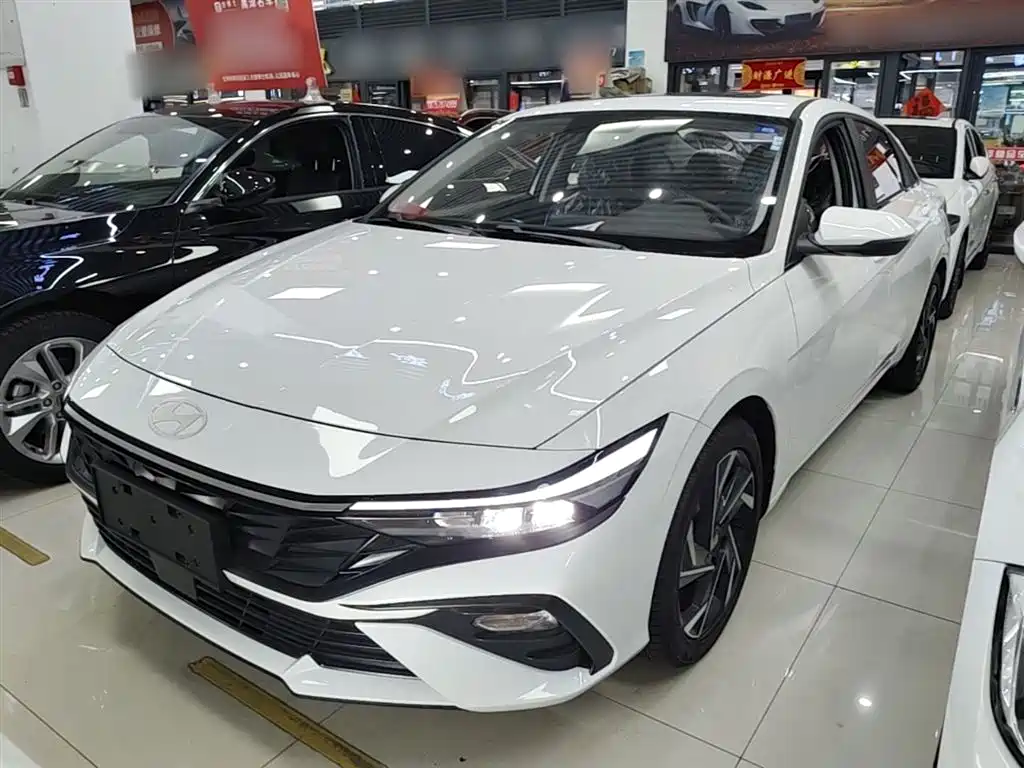 Hyundai Elantra 2023 1.5L CVT GLX Elite Edition фото 2