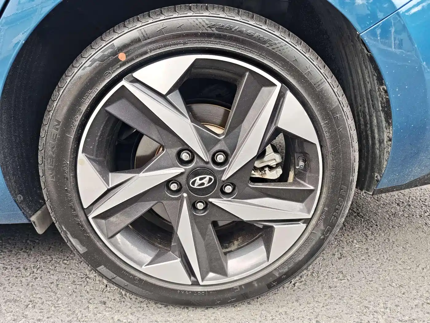Hyundai Elantra 2021 1.5L CVT LUX Premium Edition фото 12