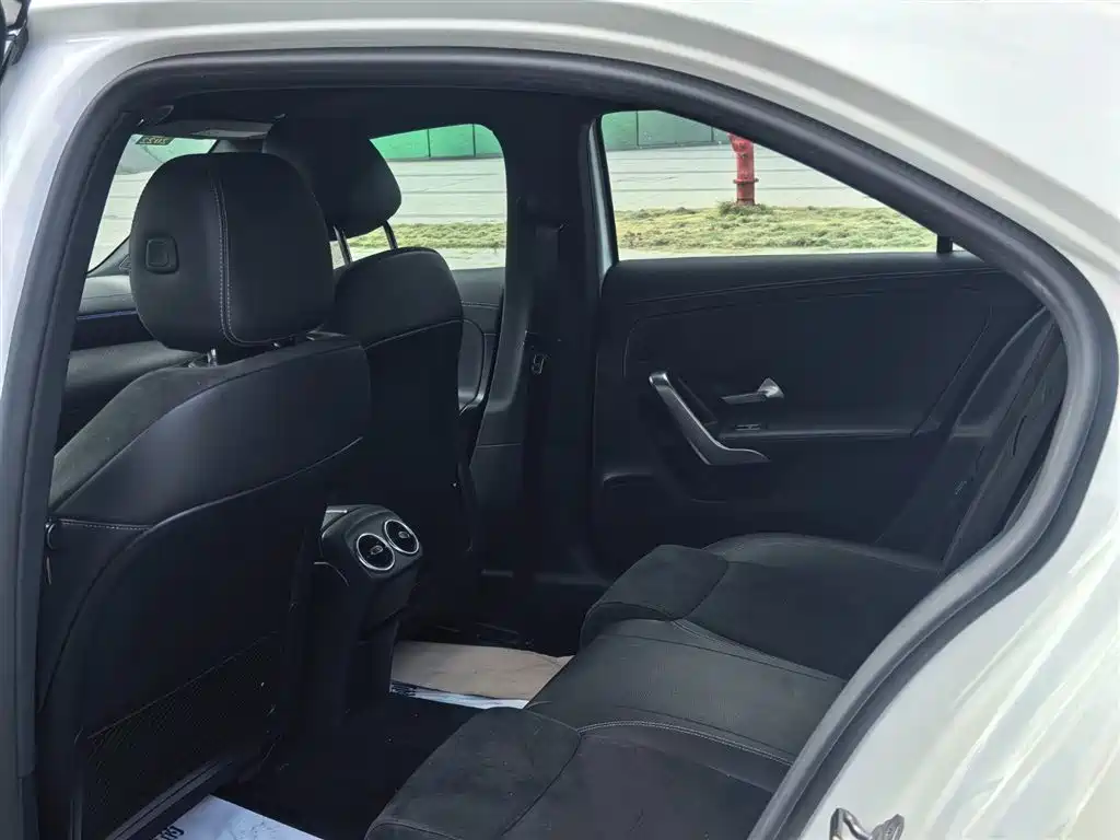Mercedes-Benz A-Class 2020 A 200 L Sport Sedan фото 6