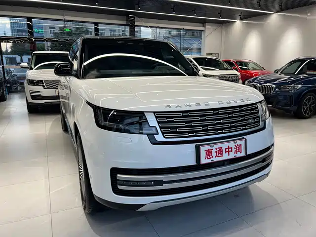 Land Rover Range Rover 2023 3.0 L6 400PS Genesis Extended Version — фото 3