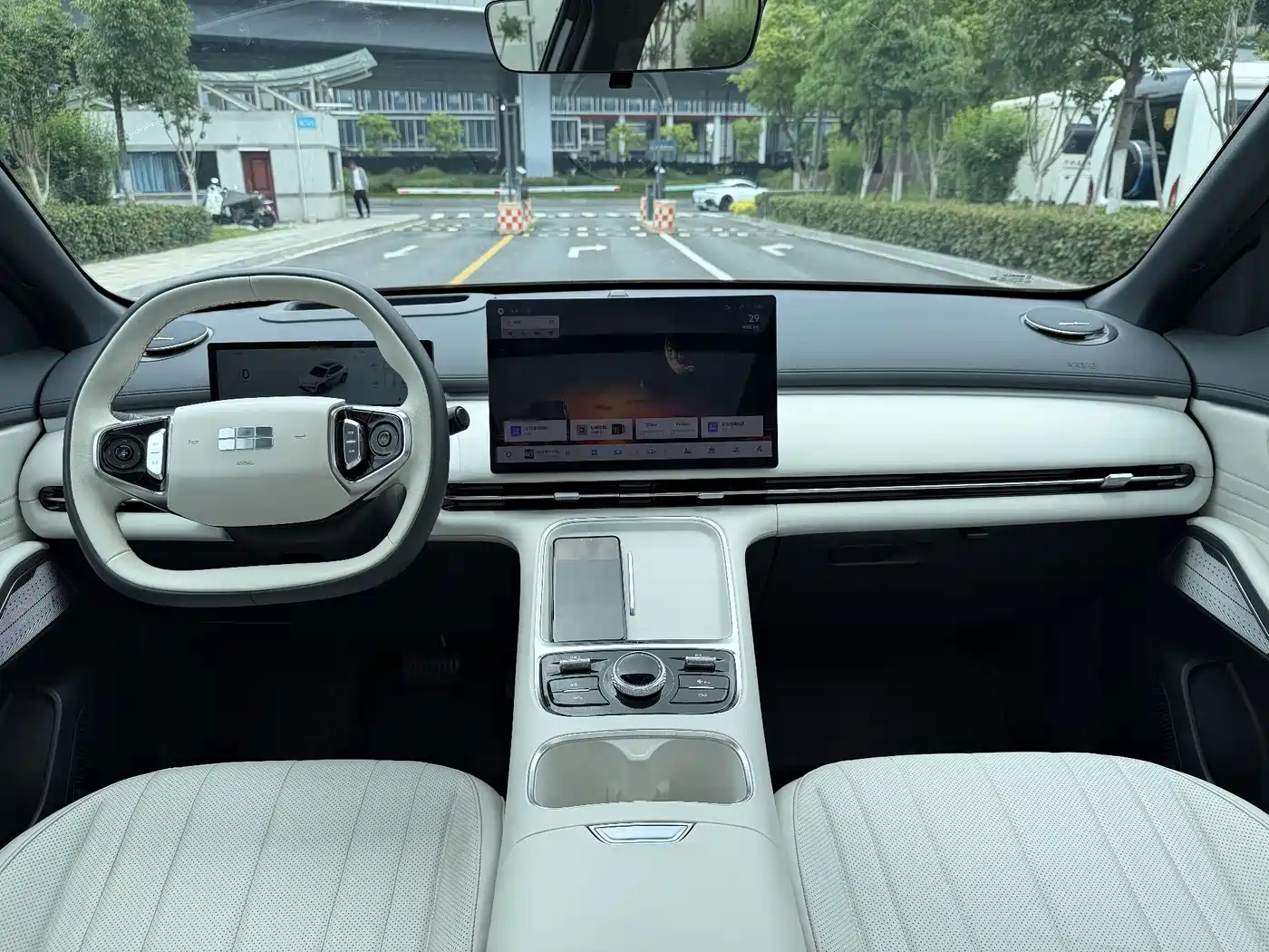 Geely Galaxy Galaxy Starship 7 EM-i 2025 120km Navigation Edition фото 12