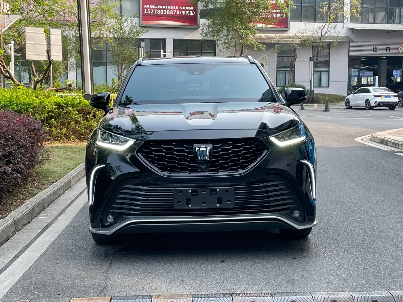 Toyota Crown Kluger 2023 2.5L HEV AWD Luxury Edition фото 2