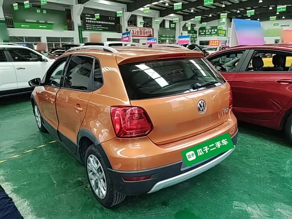 Volkswagen Polo 2016 1.6L Cross Polo Automatic фото 5