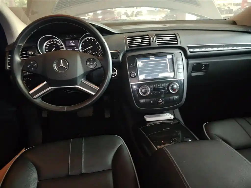 Mercedes-Benz R-Class 2017 R 320 4MATIC Business Collector's Edition фото 10