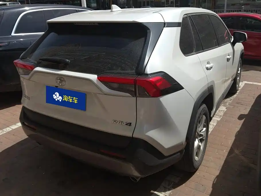 Toyota RAV4 Rongfang 2022 2.0L CVT 2WD Urban Edition фото 3