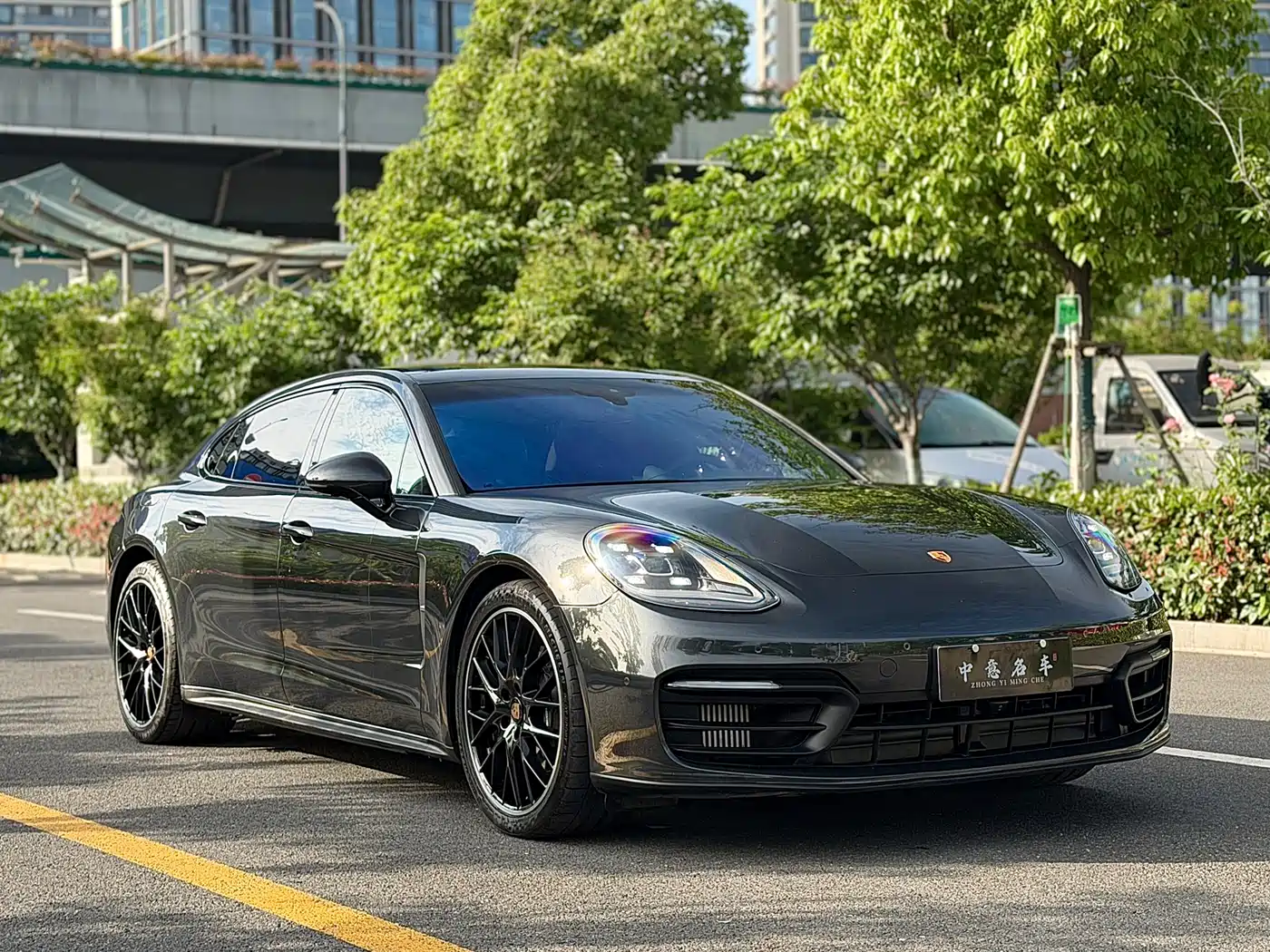 Porsche Panamera 2023 Panamera 4 Executive Long Wheelbase Platinum Edition 2.9T фото 3