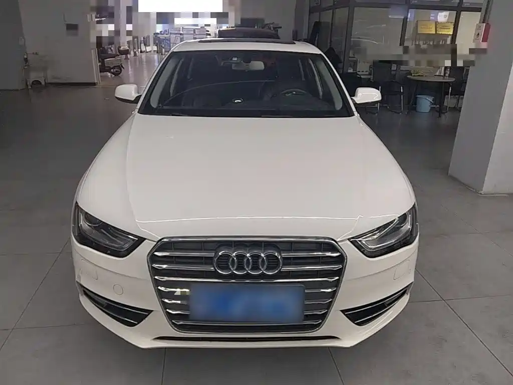 Audi A4L 2015 35 TFSI Auto Comfort фото 3