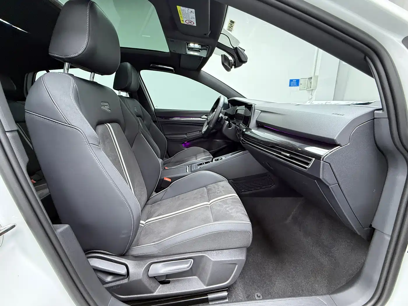 Volkswagen Golf 2023 Model 280TSI DSG R-Line фото 11
