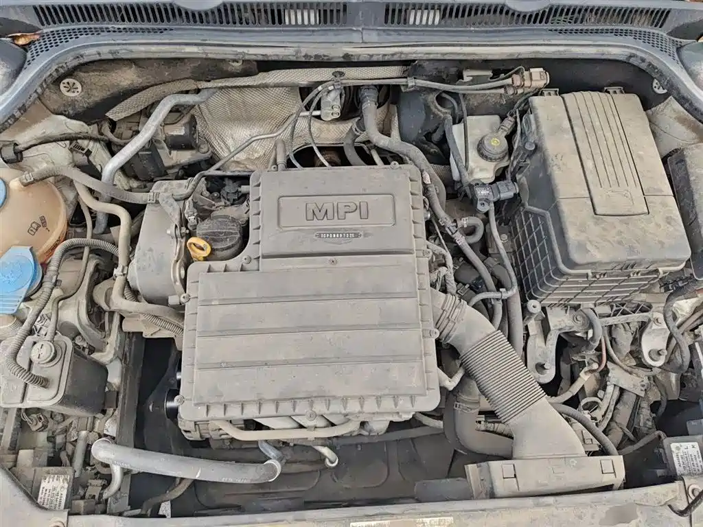 Volkswagen Sagitar 2015 1.6L Automatic Comfort фото 11