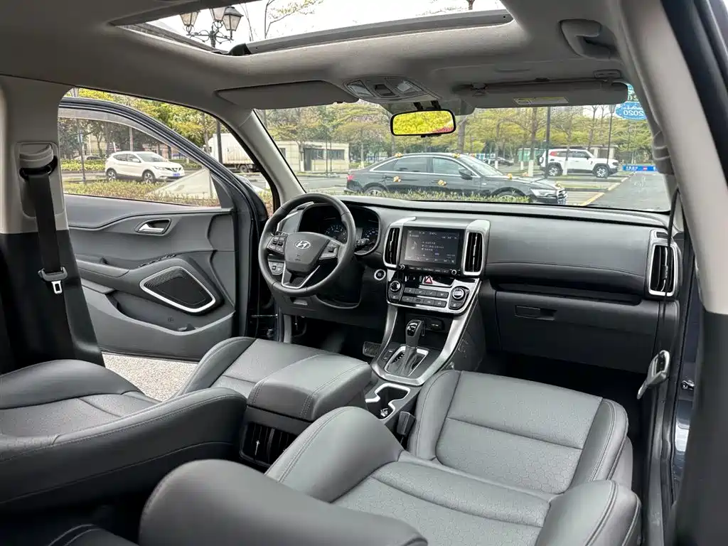 Hyundai Beijing Hyundai ix35 2018 2.0L Automatic 2WD Zhiyong·Enjoyment Edition фото 9