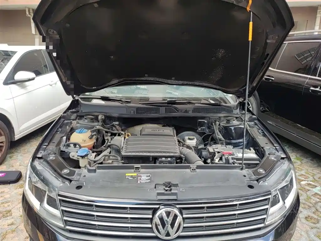 Volkswagen Lavida 2015 1.6L Automatic Comfort Edition фото 11