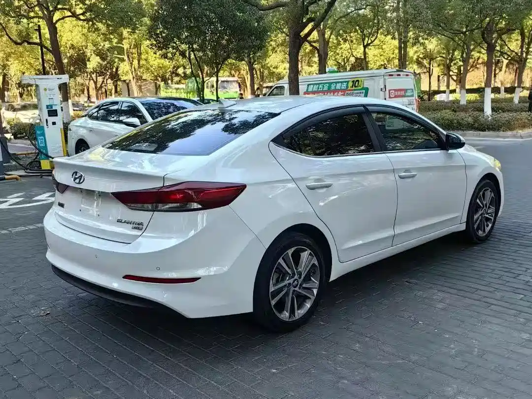 Hyundai Elantra 2016 Model 1.6L Automatic Smart Elite фото 4