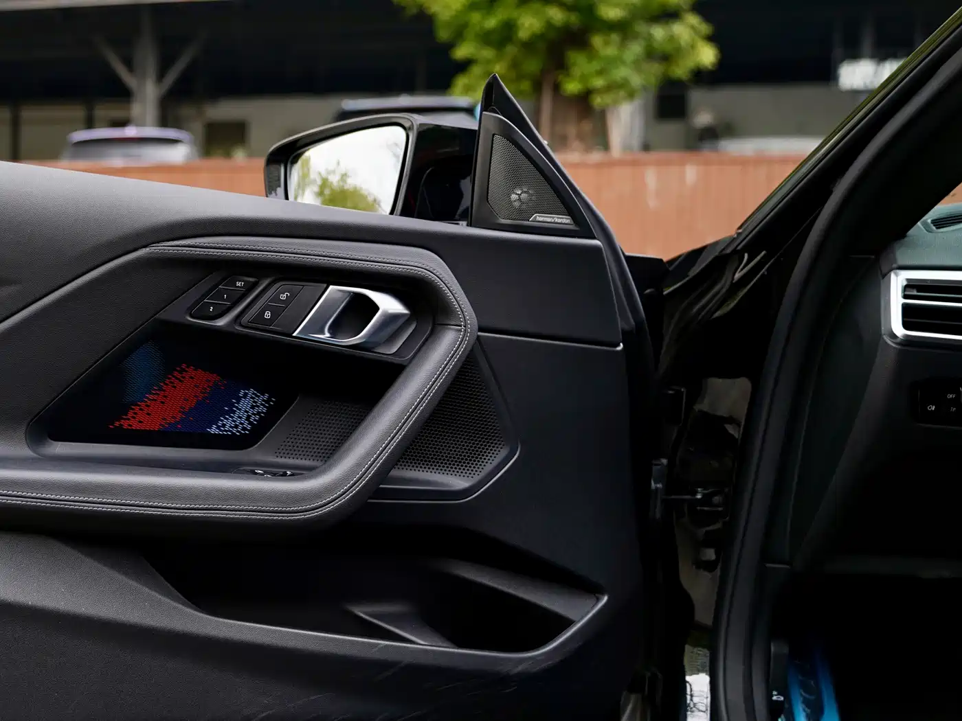 BMW M2 2024 M2 фото 16