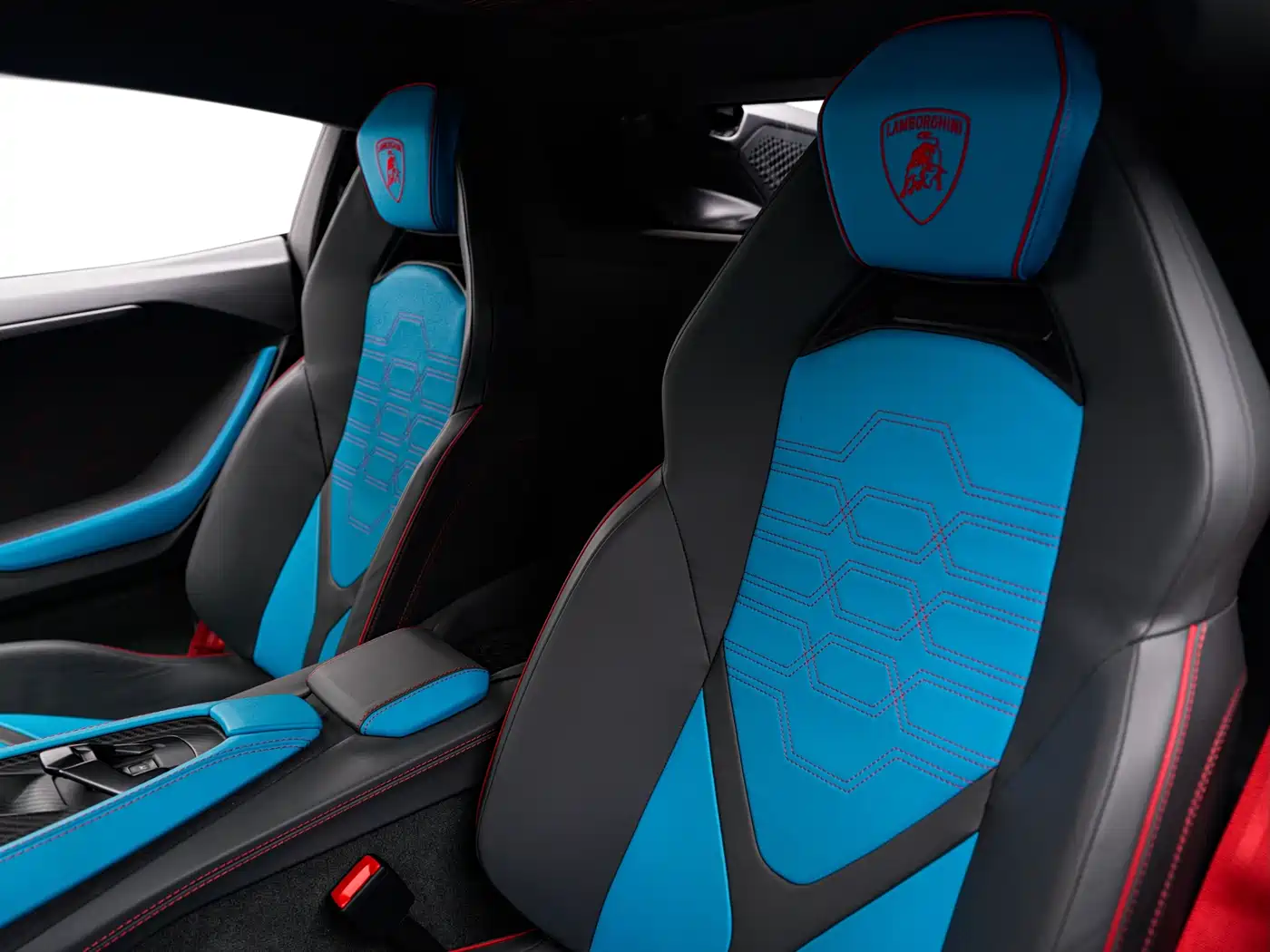 LAMBORGHINI REVUELTO