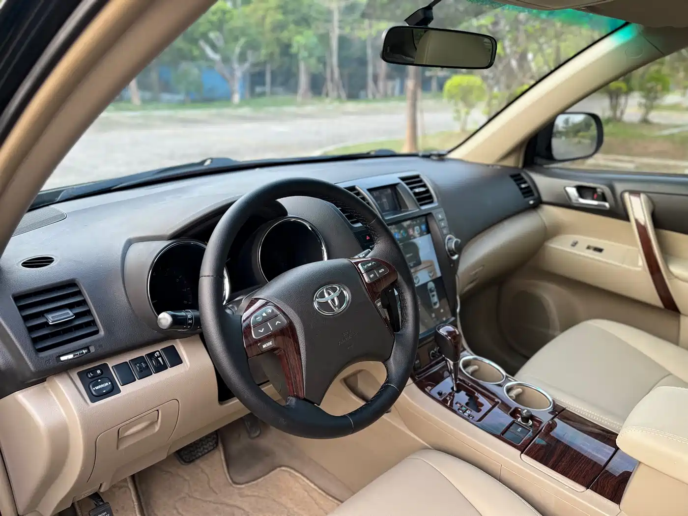 Toyota Highlander 2011 2.7L 2WD 7-seat Luxury Navigation фото 9