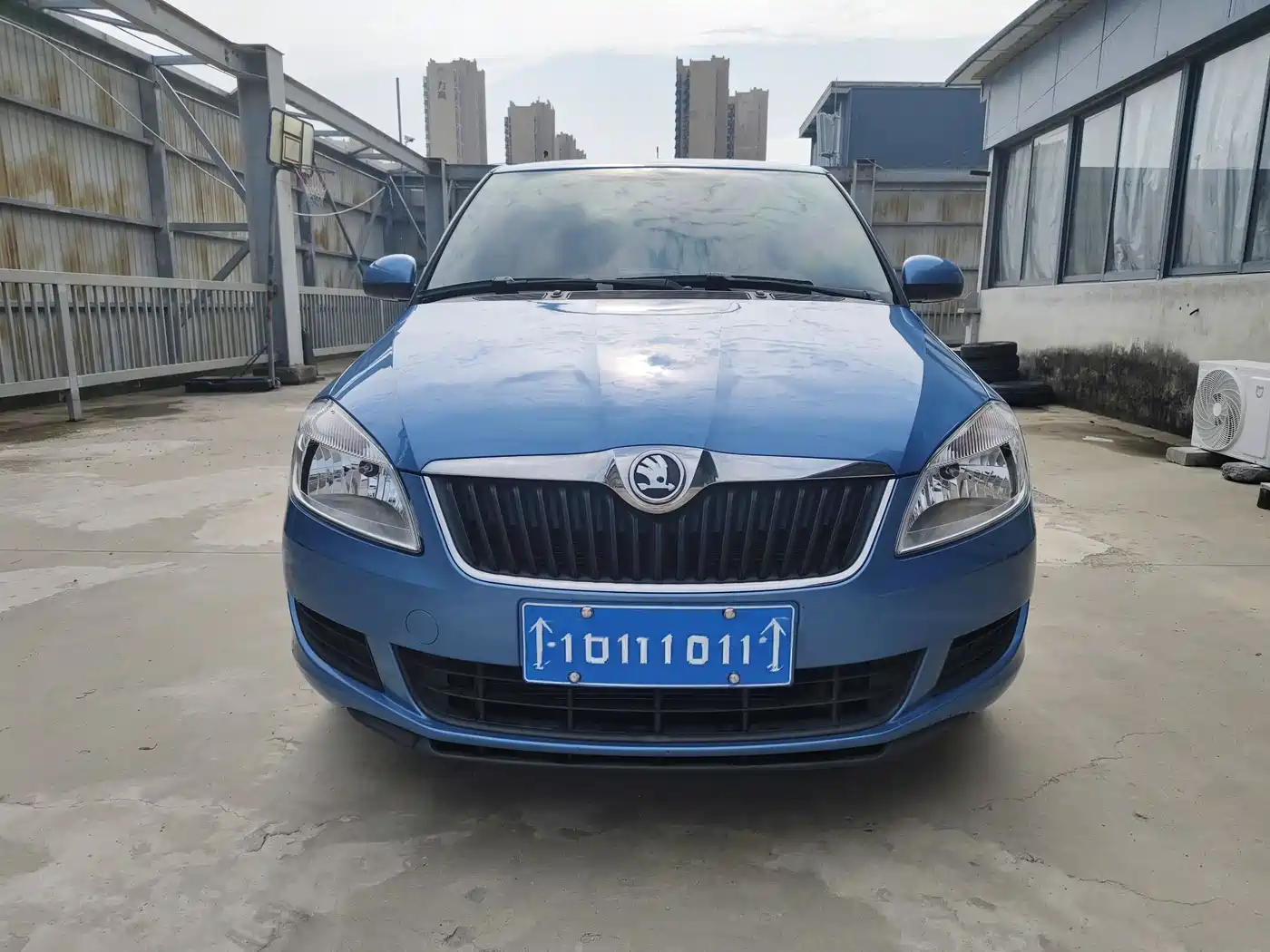 Škoda Fabia 2014 1.4L Manual Crystal Edition фото 2