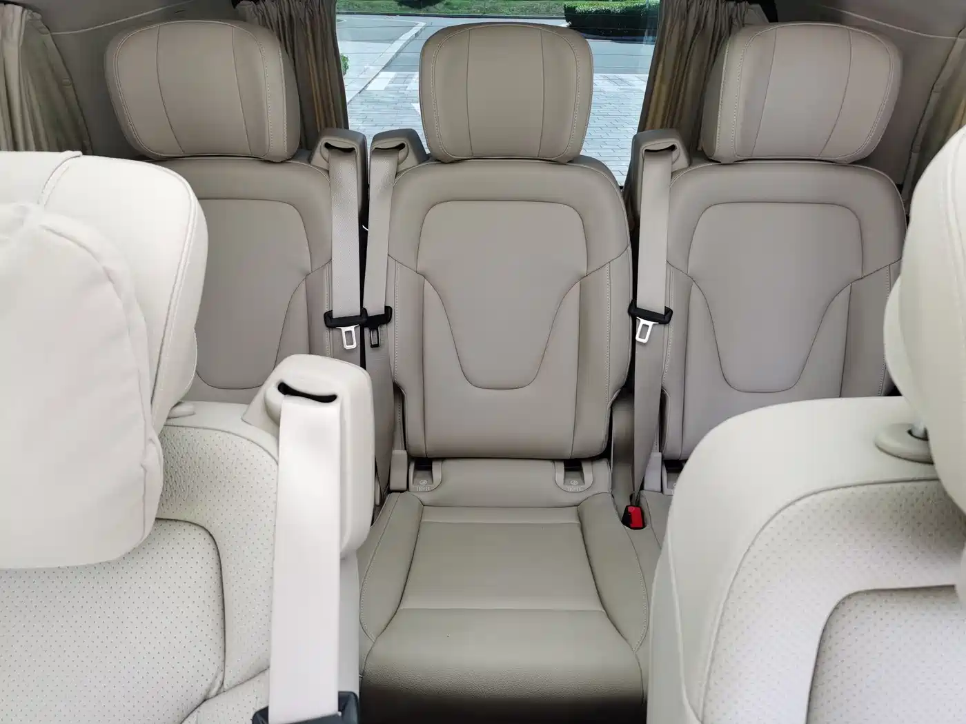 Mercedes-Benz V-Class 2021 V 260 L Long Wheelbase Luxury Edition фото 15