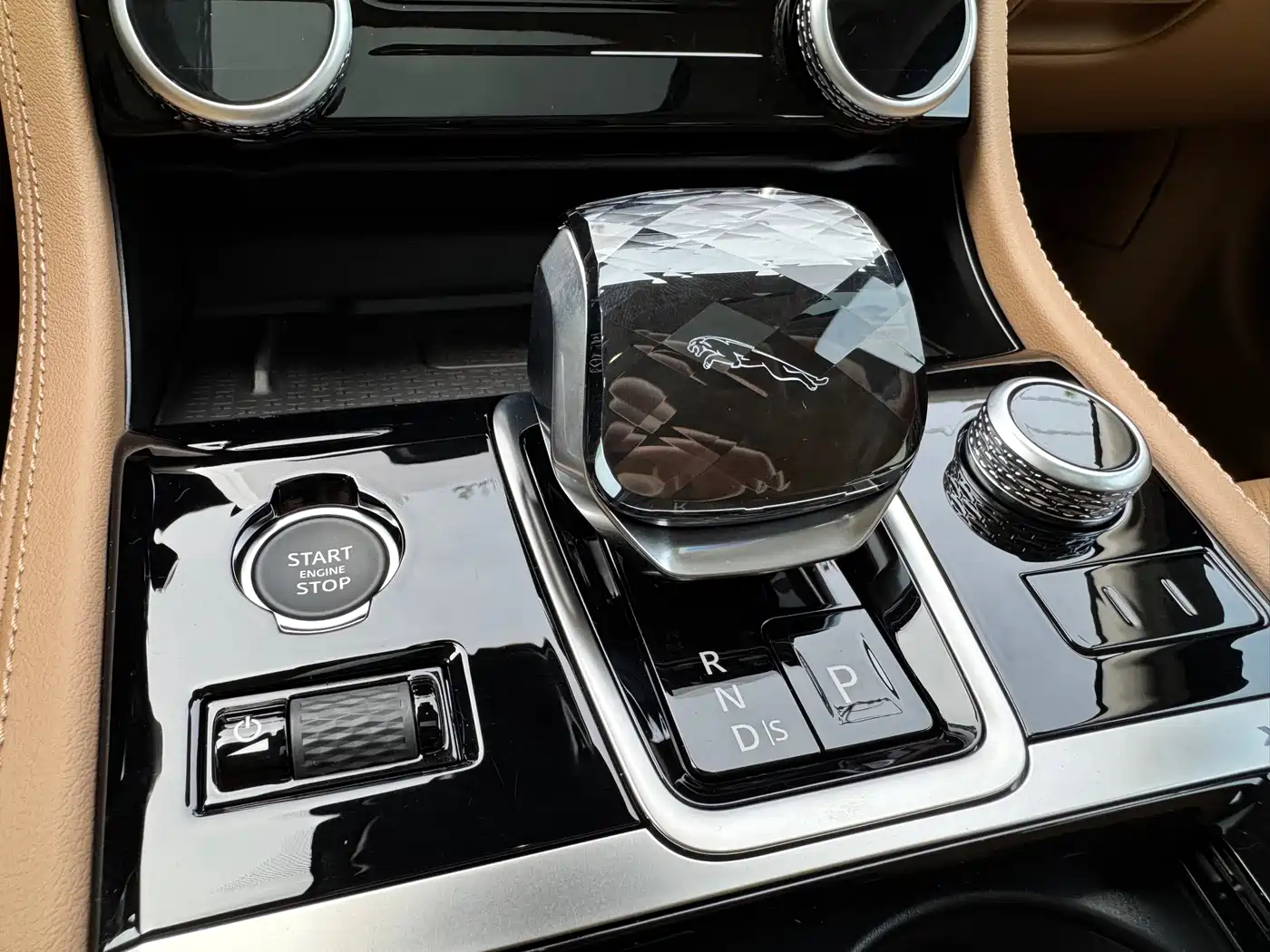 Jaguar XFL 2025 2.0T P250 FWD Luxury Edition фото 11