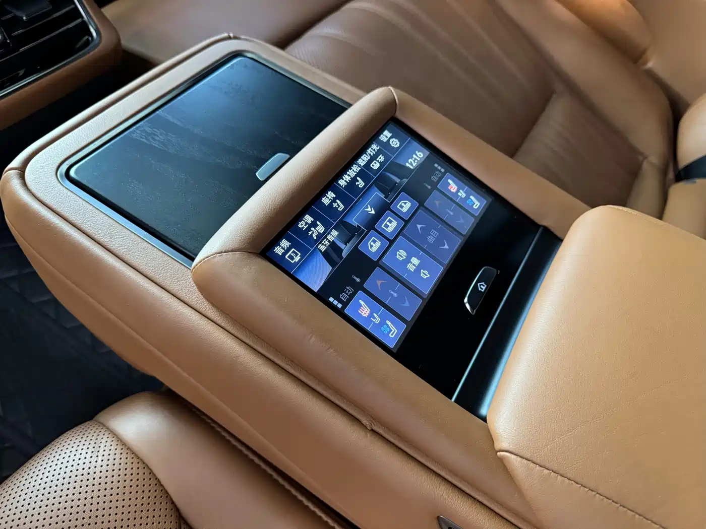 Lexus LS 2021 500h Executive Edition фото 15