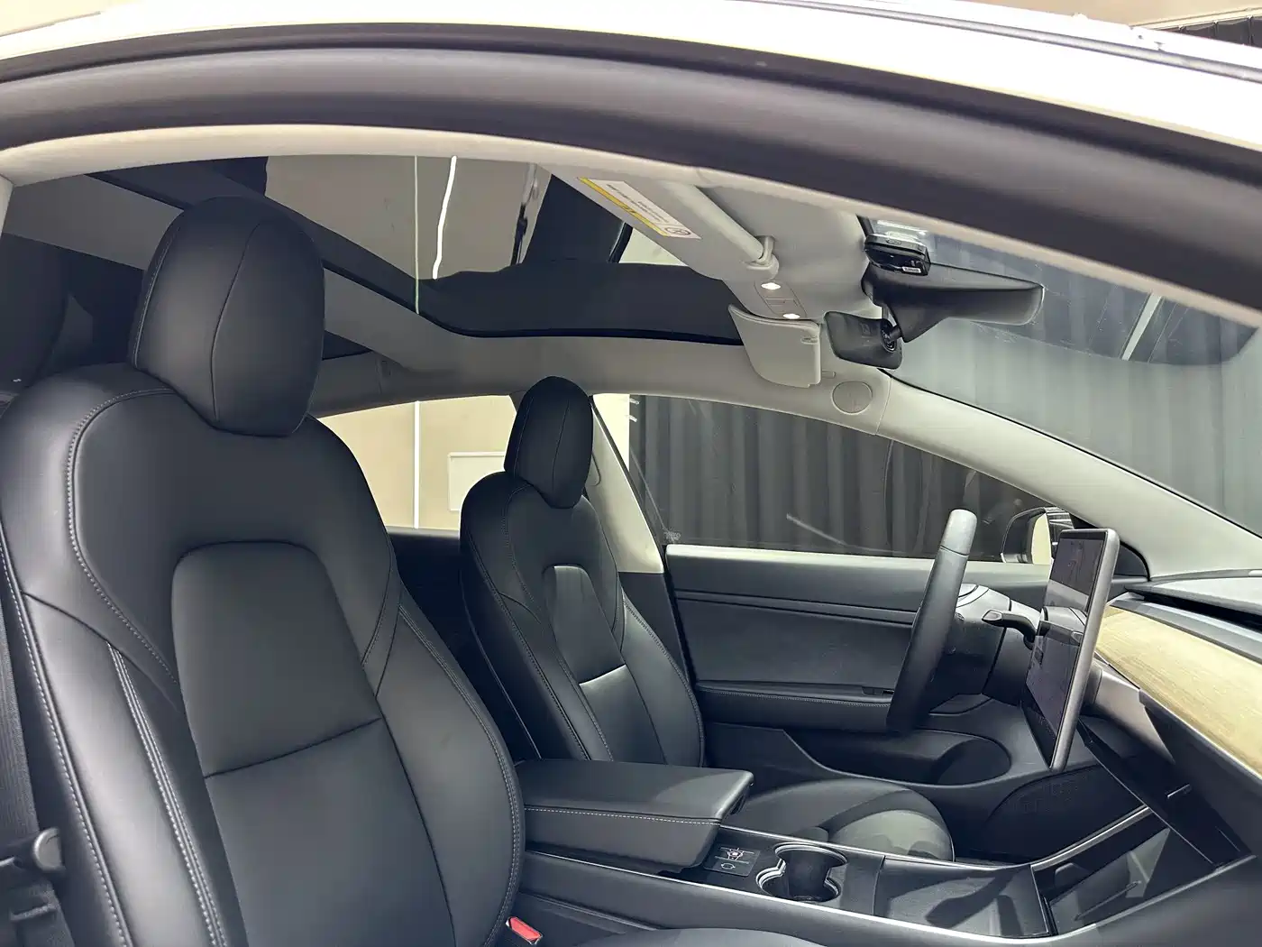 Фото 27 - Tesla Model 3
