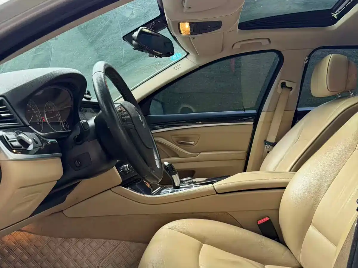 BMW 5 Series 2013 525Li Luxury фото 4