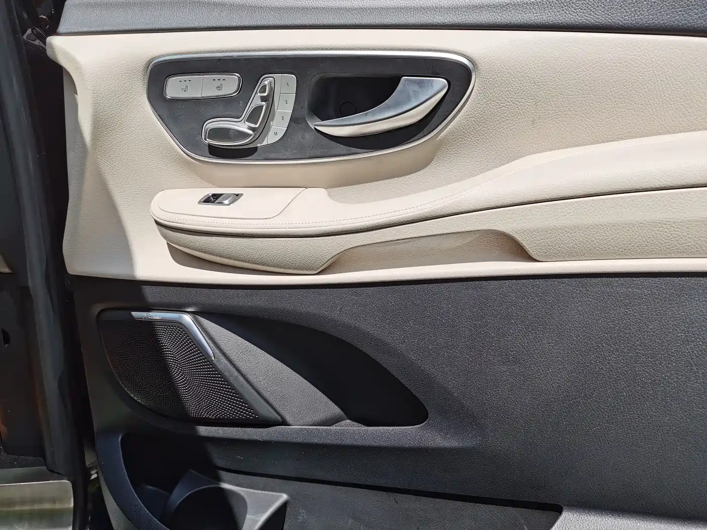 Mercedes-Benz V-Class 2021 V 260 L Long Wheelbase Luxury Edition фото 16