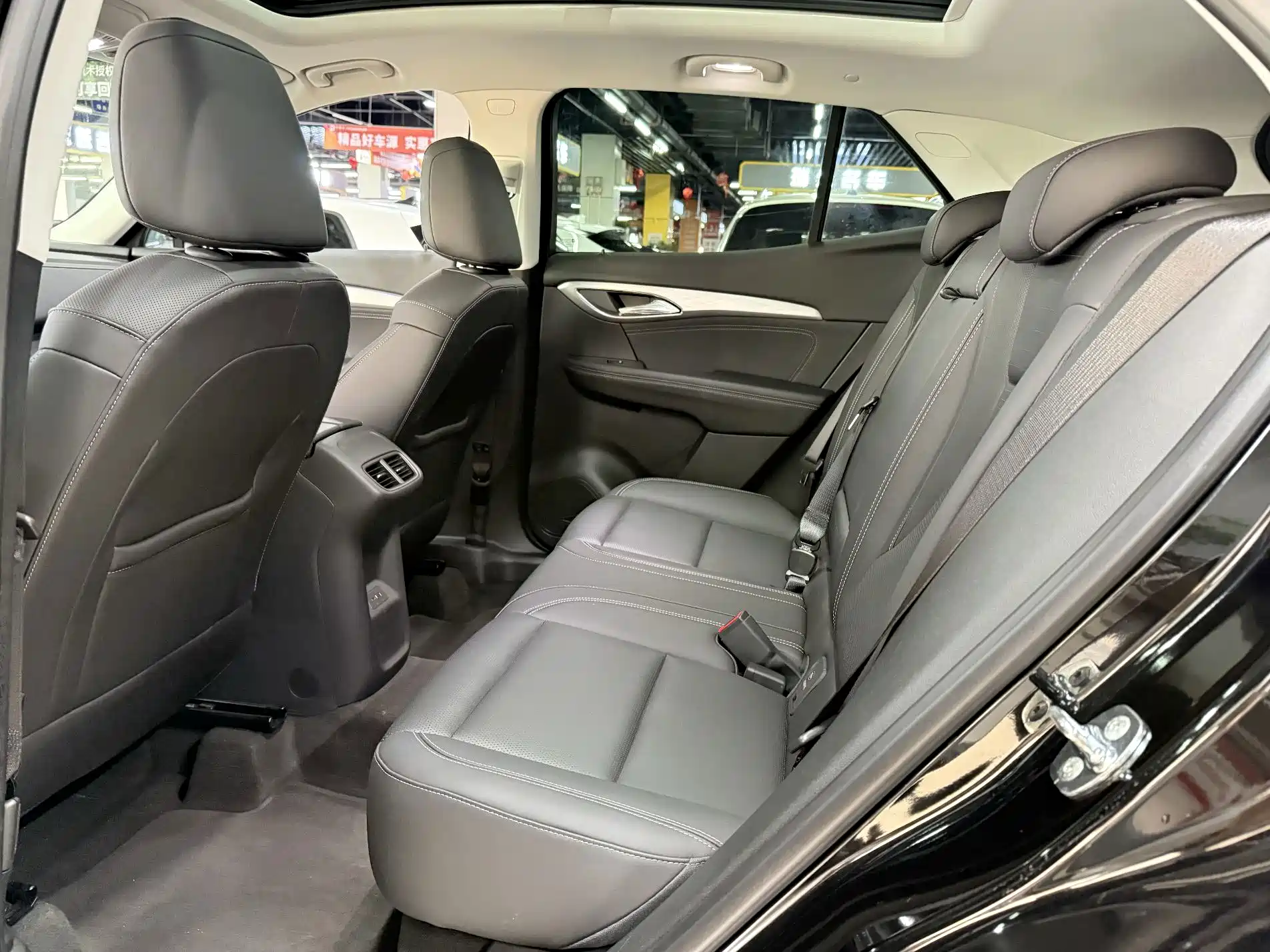 Photo 9 - Buick Envision S