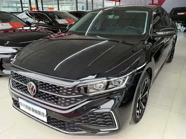 Volkswagen Passat 2023 330TSI Starlight Luxury Edition