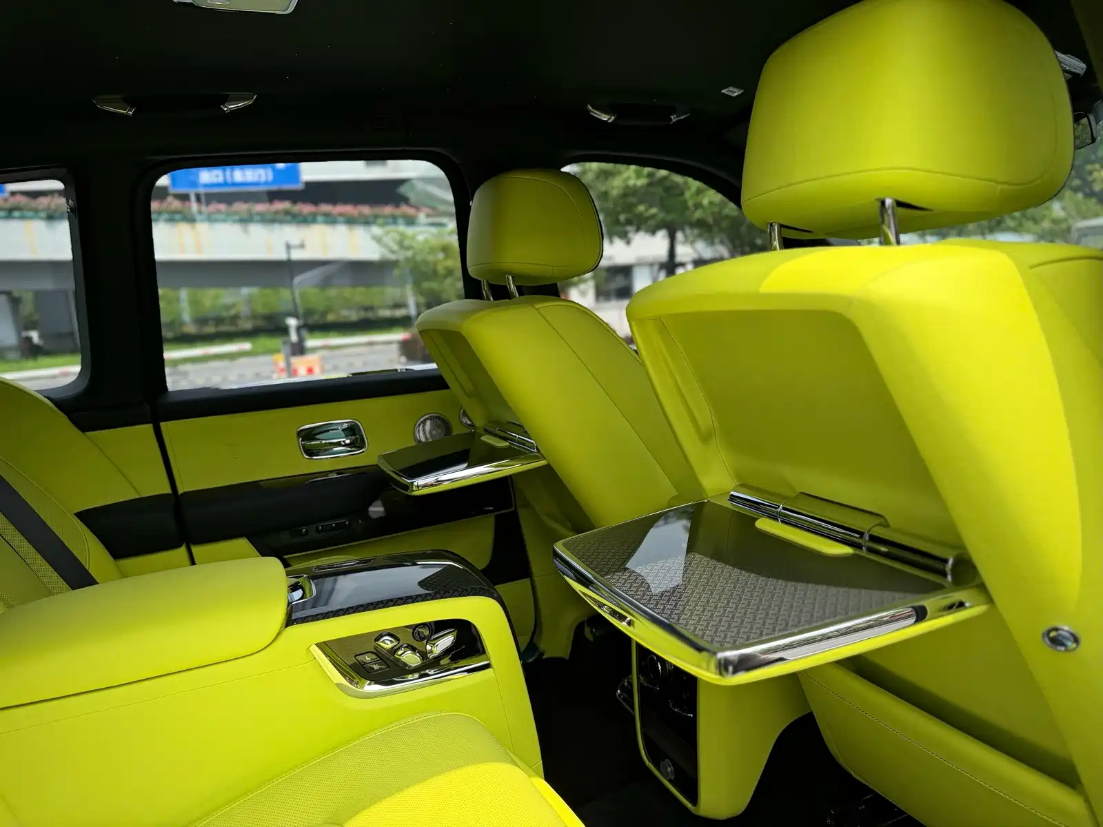 Фото 27 - Rolls-Royce Cullinan