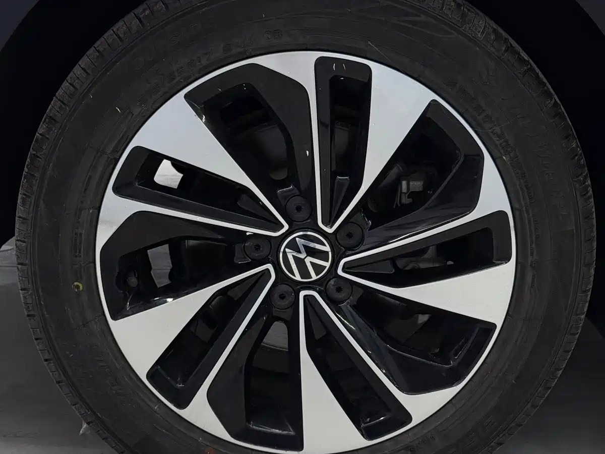 Volkswagen Passat 2023 280TSI Elite Edition фото 21