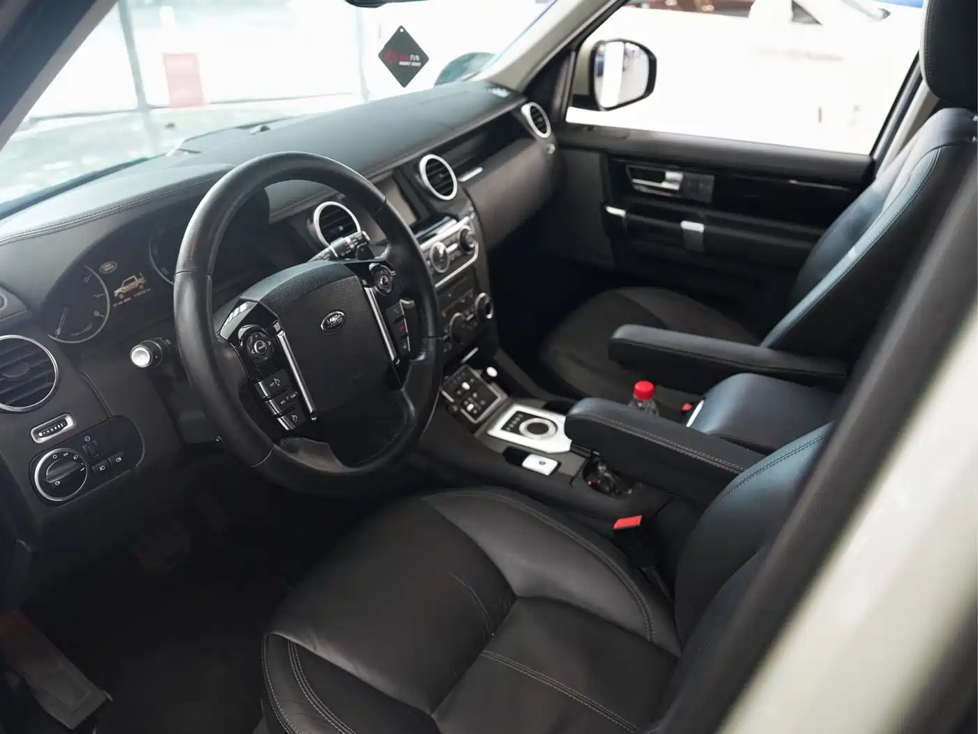 Land Rover Discovery 2014 3.0 SC V6 HSE Luxury фото 6