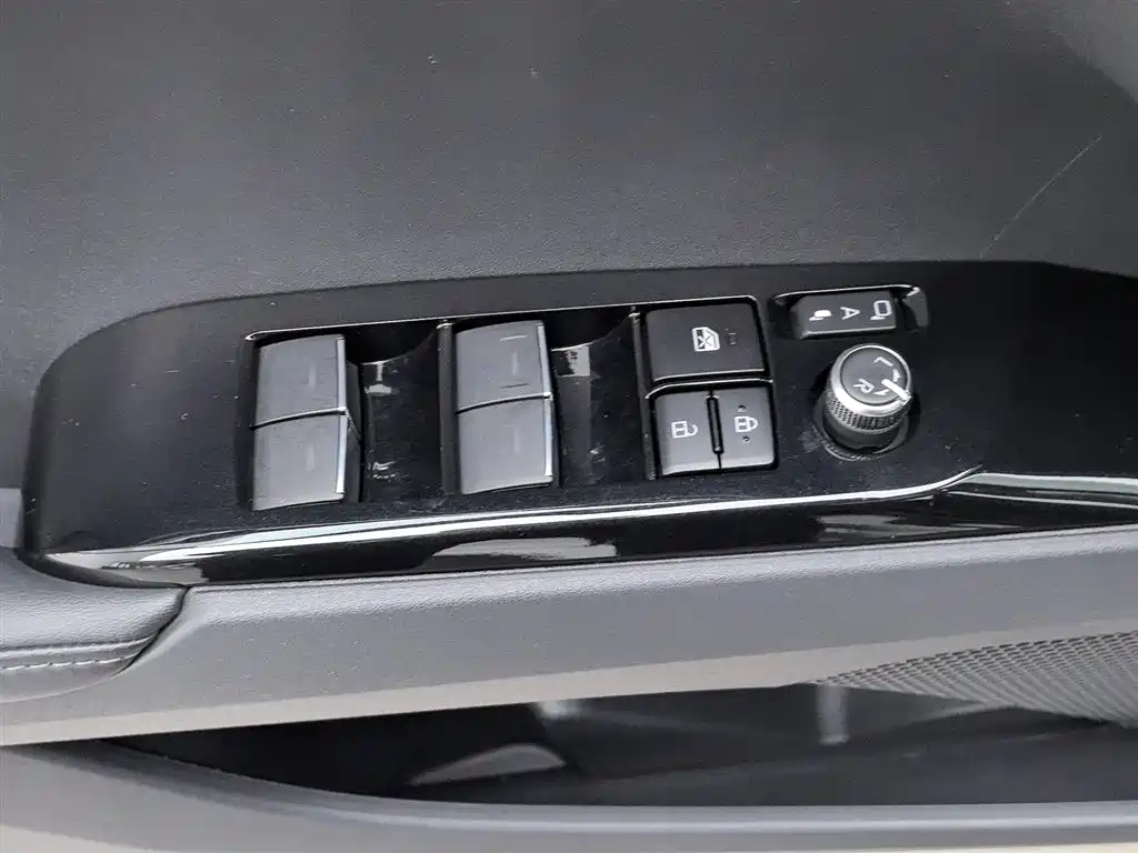 Toyota Camry 2024 Hybrid 2.0HGVP Luxury Edition фото 9