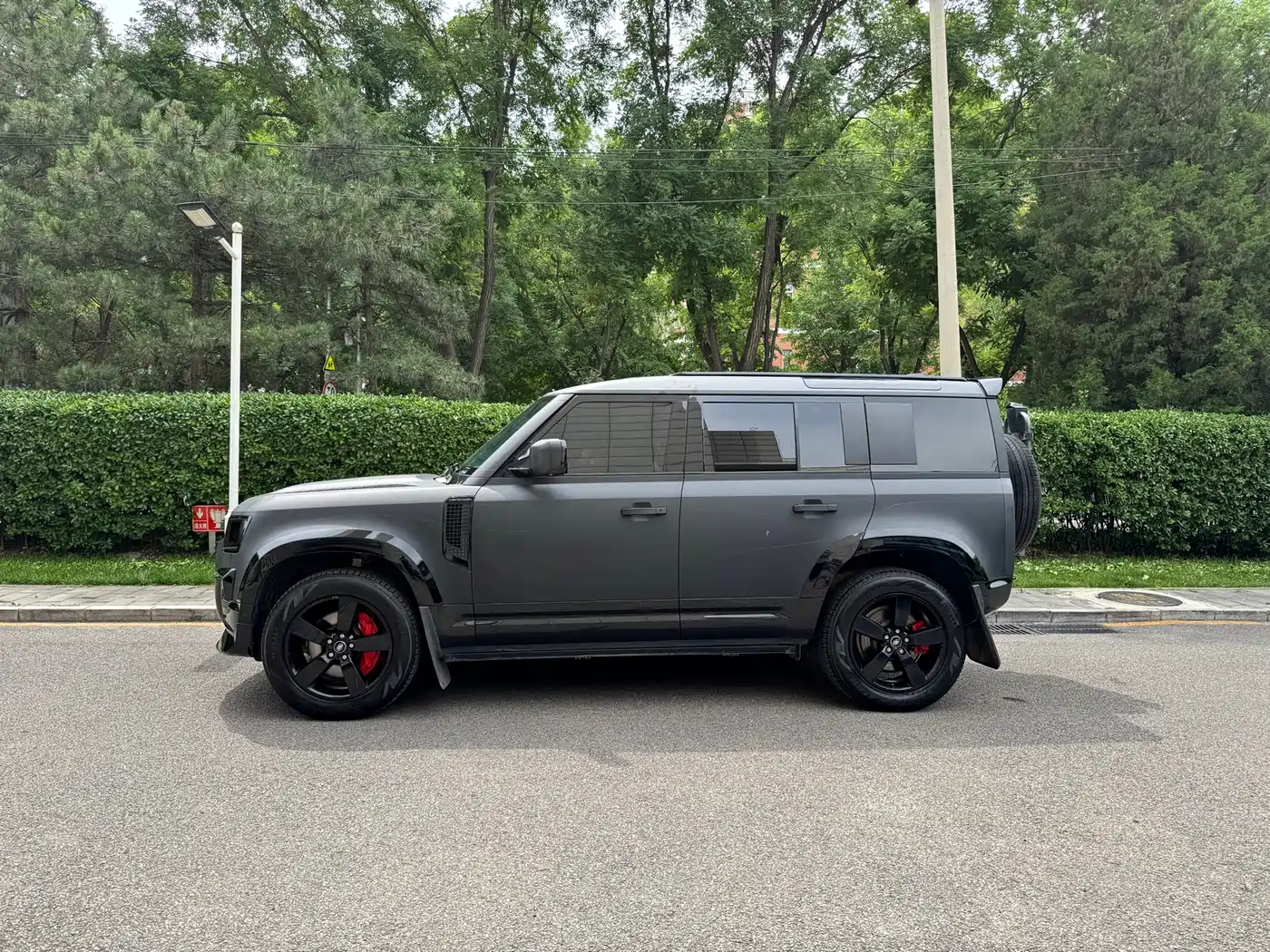 Land Rover Defender 2025 110 3.0T P400 X фото 3
