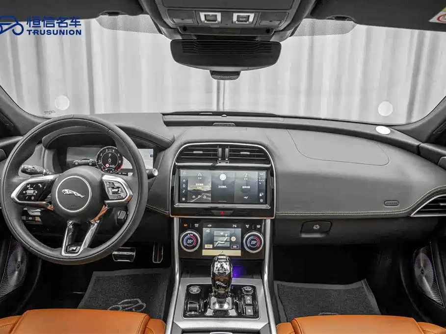 Jaguar XEL 2025 2.0T 250PS R-DYNAMIC 90th Anniversary Edition фото 13