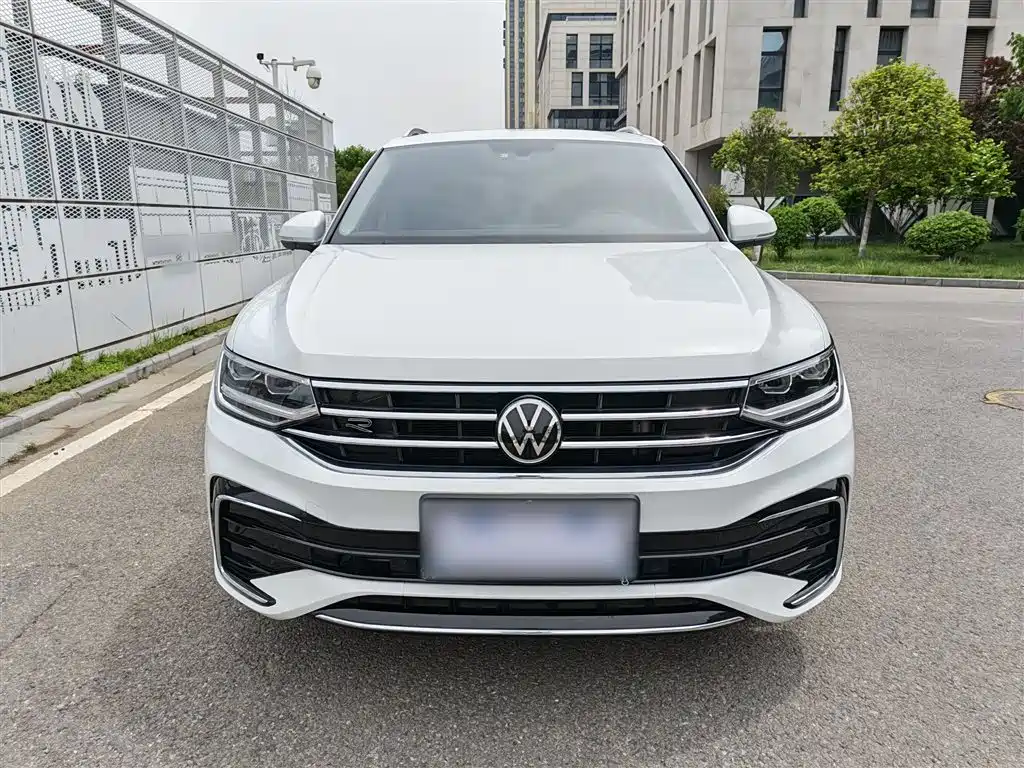 Volkswagen Tiguan L 2024 330TSI Automatic 2WD R-Line Premium Enjoyment Edition фото 7