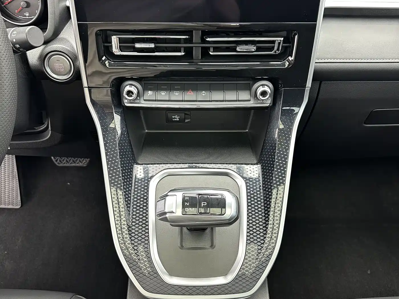 Haval M6 2023 PLUS 1.5T DCT Luxury Smart Connect фото 15