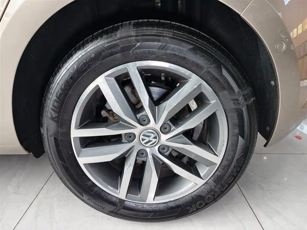 Volkswagen Golf 2017 230TSI Auto Luxury Millionth Anniversary Edition фото 18